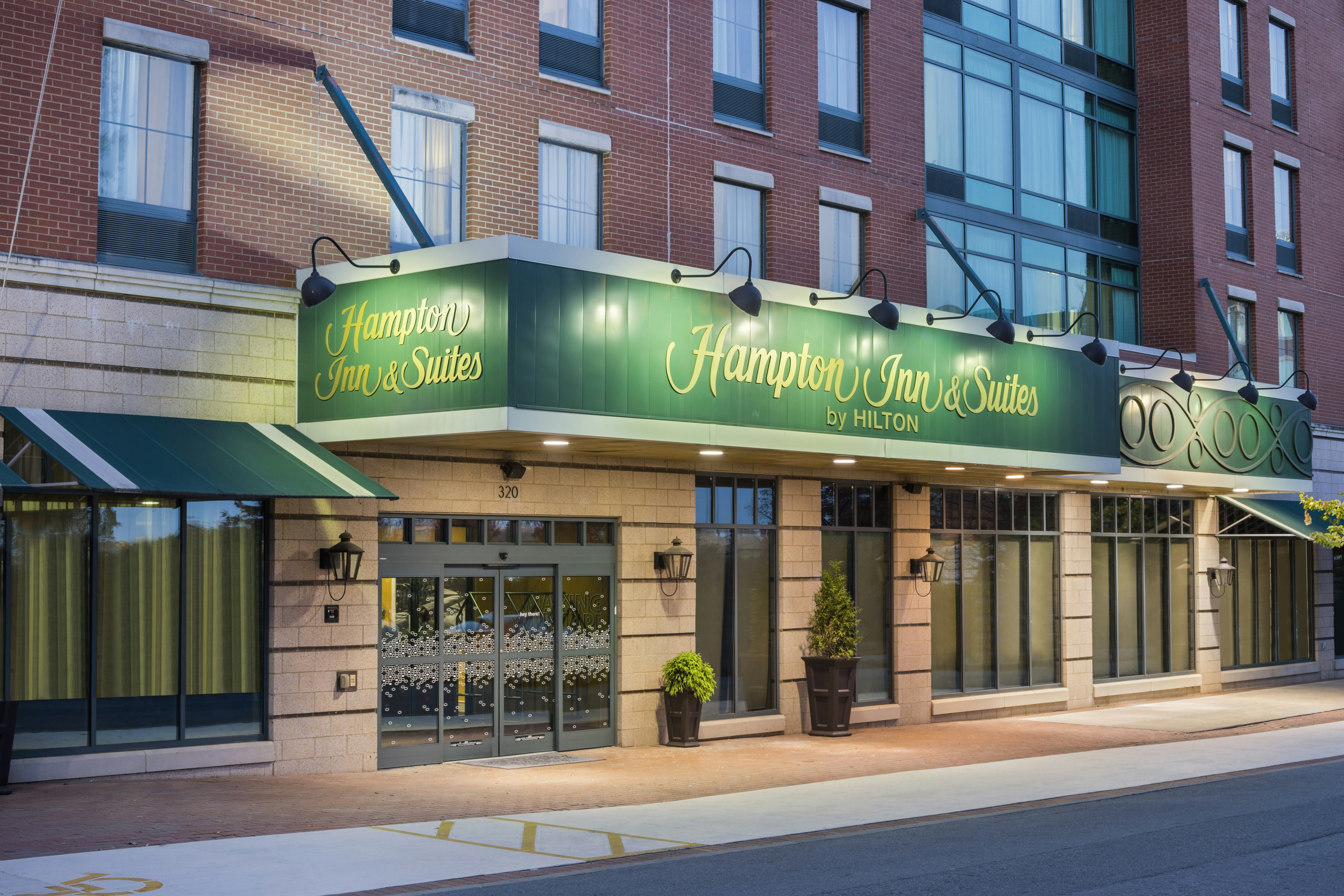 Hampton Inn Suites Little Rock Downtown 7/35