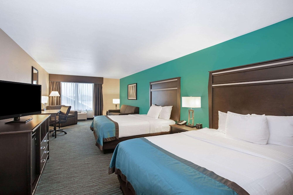La Quinta Inn Suites By Wyndham Sioux Falls 16/55