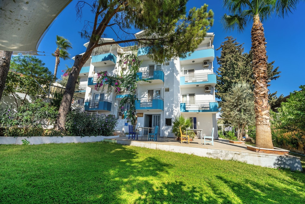 Golden Lighthouse Hotel 58/67