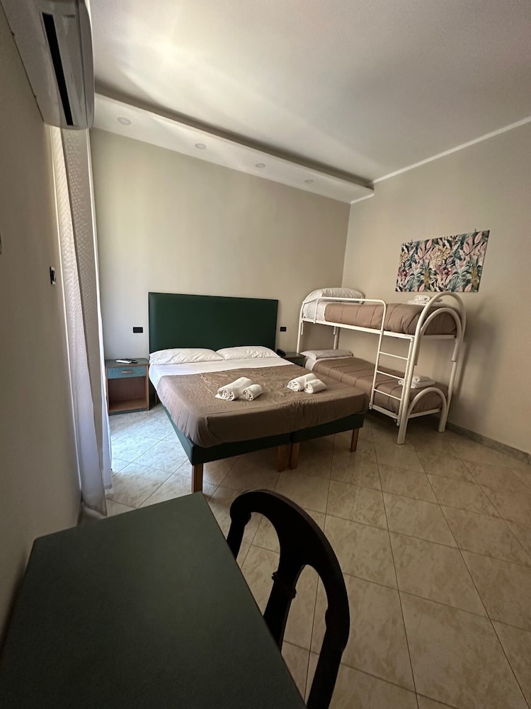 Smart station hotel 8/16