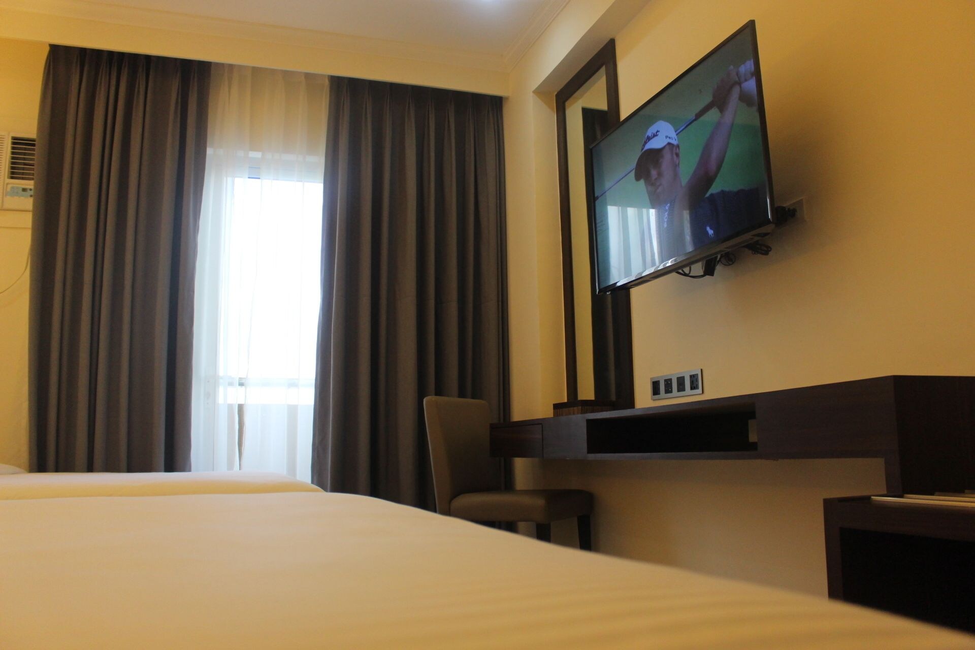 DELUXE, KING BED, MEADOWS VIEW