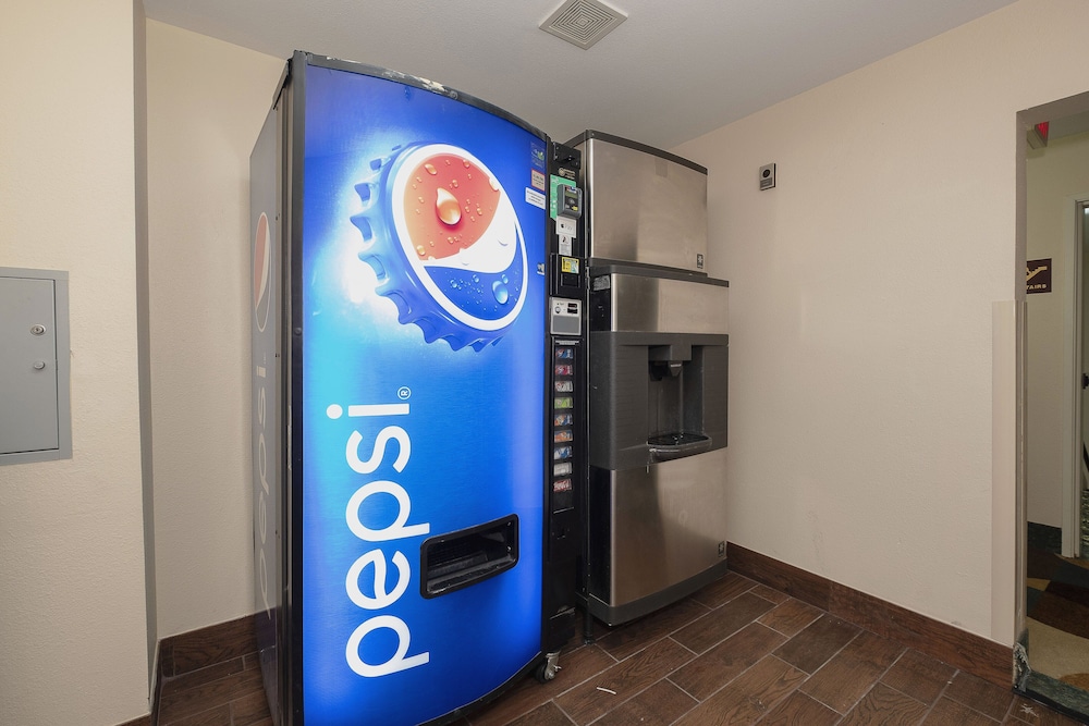 Econo Lodge Inn & Suites Monee 22/59