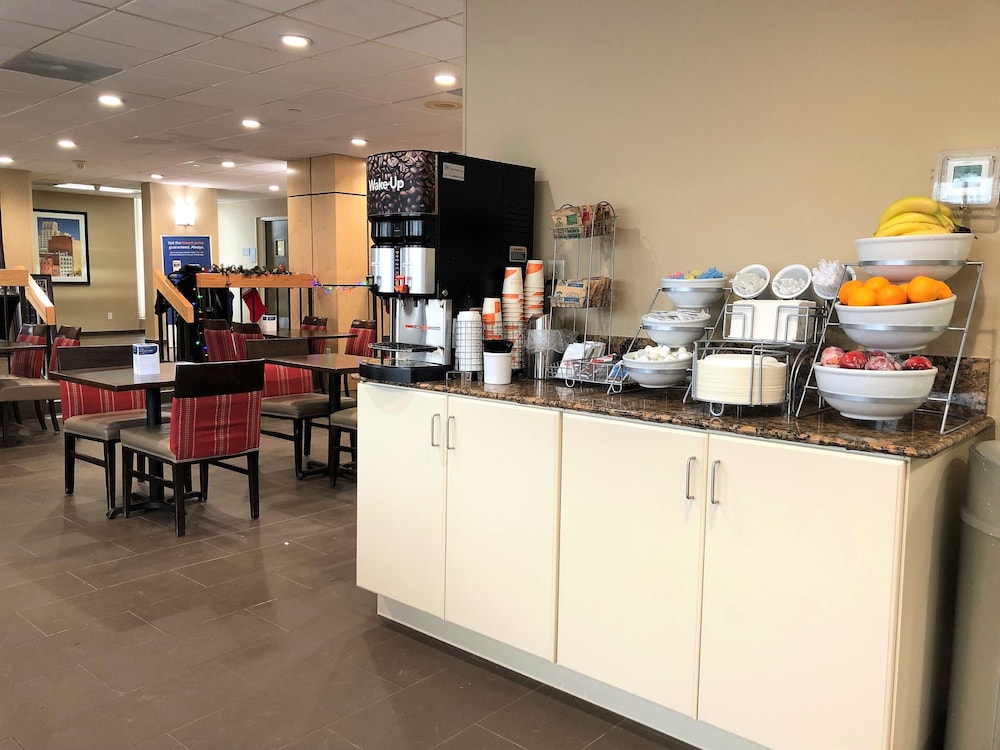 Comfort Inn and Suites Durham Near Duke University 34/44