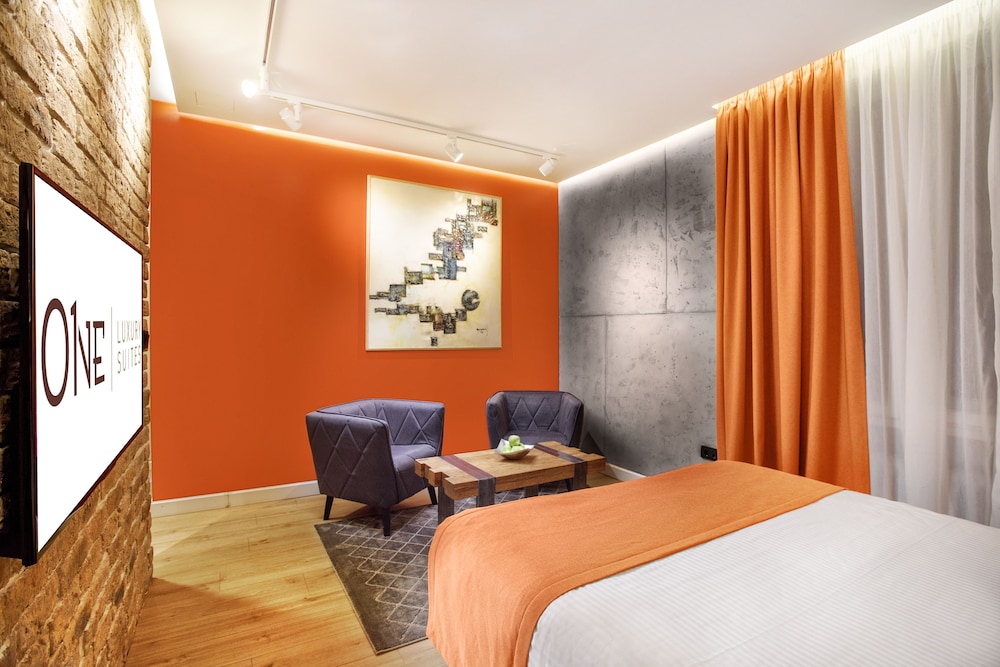 One Luxury Suites 23/72