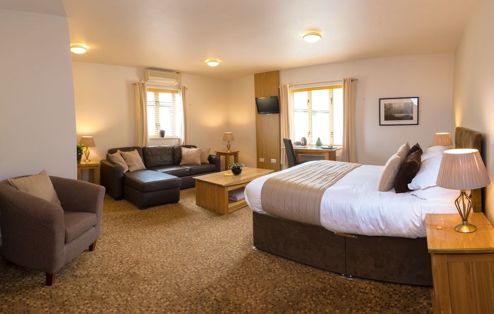 Churchill Court Hotel 8/59