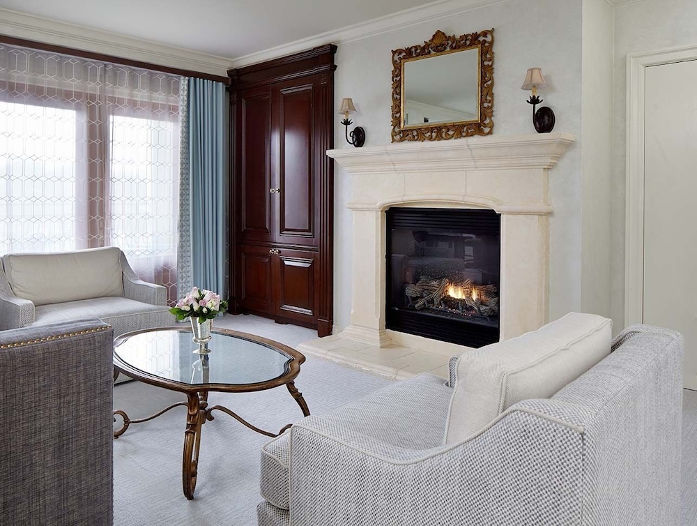 Delamar Greenwich Harbor 39/58