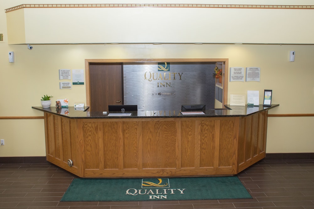 Quality Inn Edgerton, WI 8/39