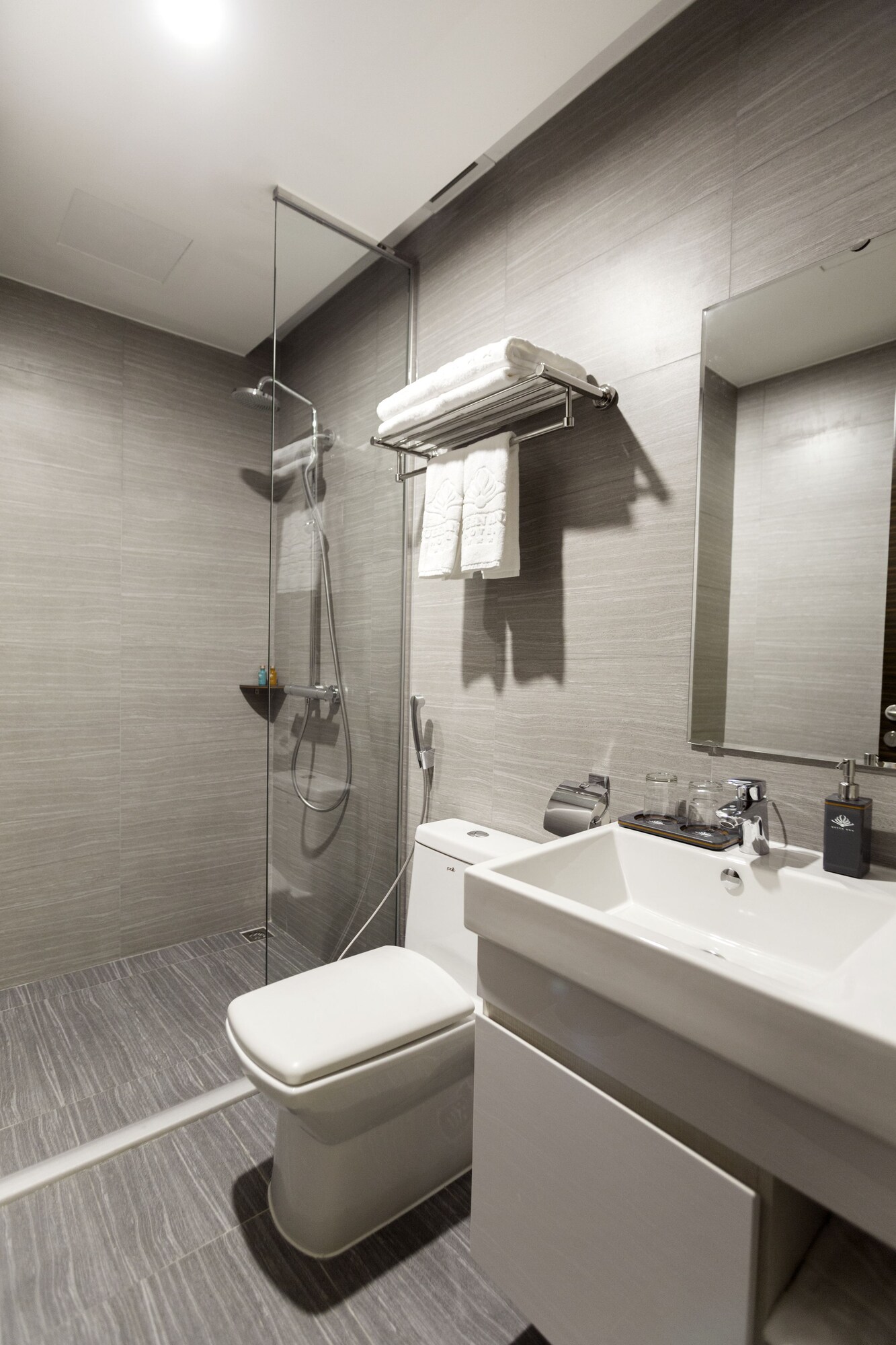 Superior, Queen Bed, No Window، QUEEN ANN HOTEL 10/10