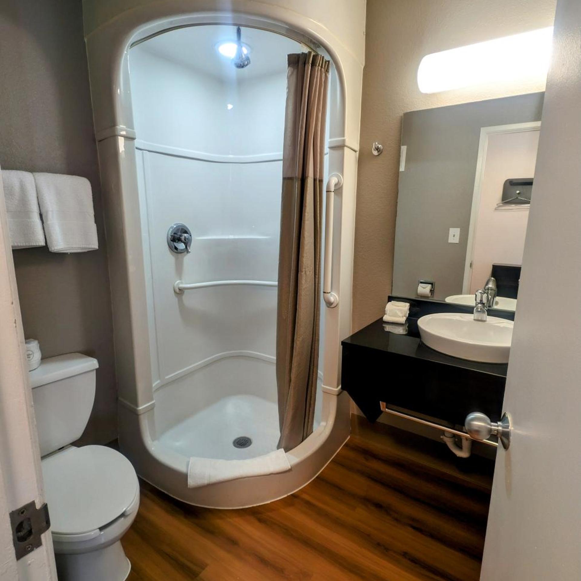 غرفة بسرير كوين يُسمح فيها بالحيوانات الأليفة، Econo Lodge Idaho Falls, ID 9/10