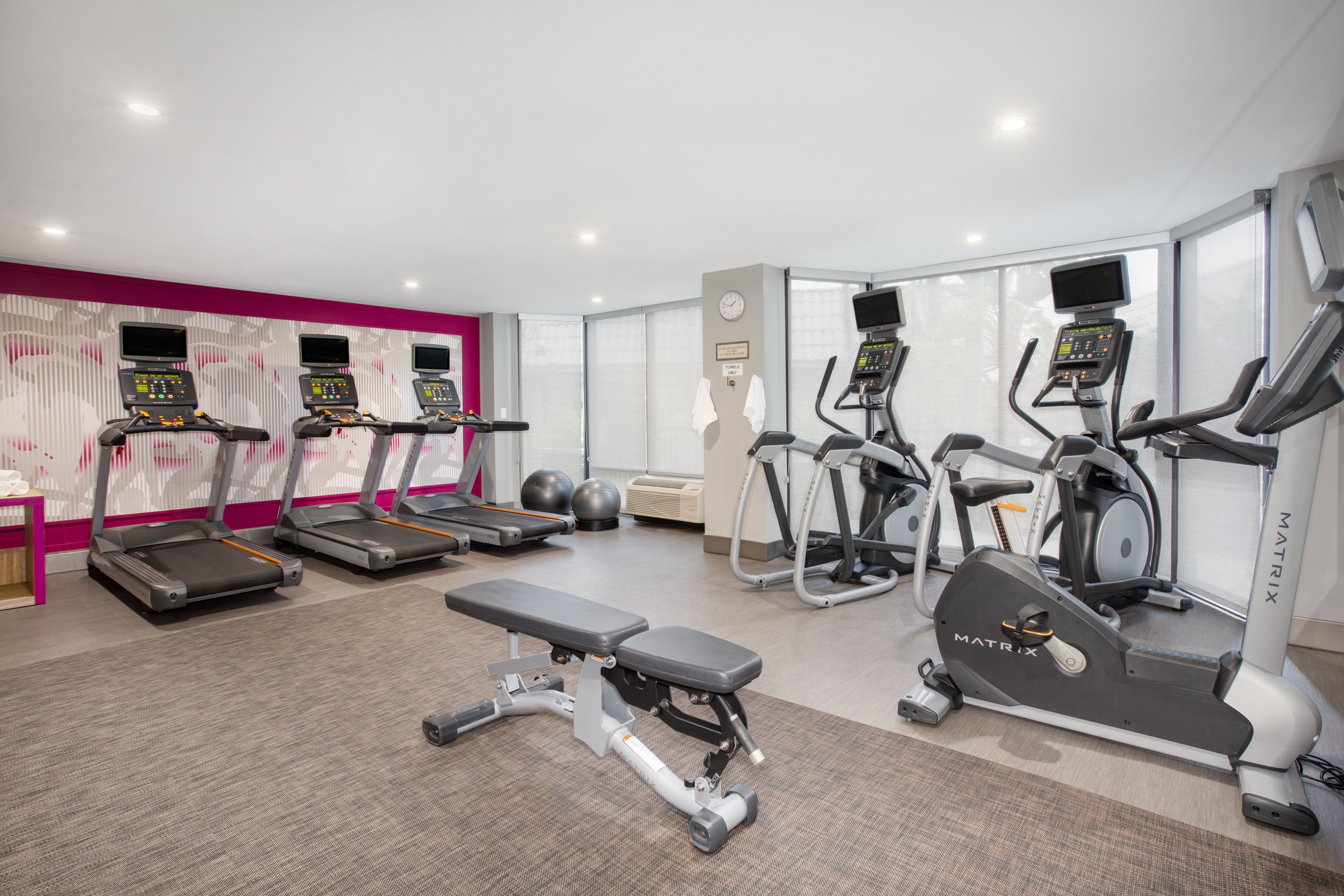 Crowne Plaza Costa Mesa Orange County 32/64