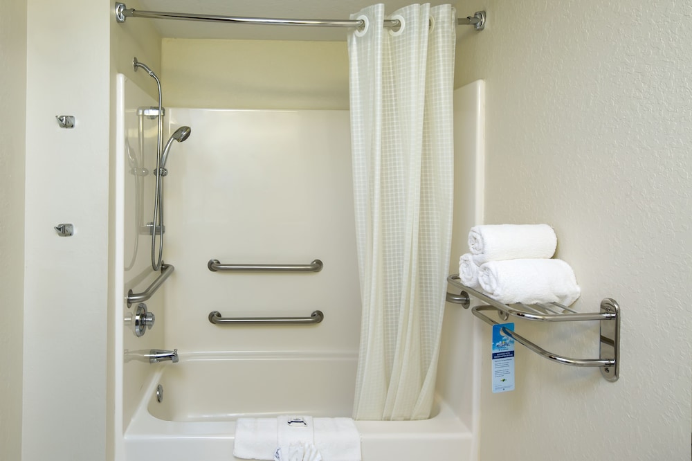 Microtel Inn & Suites by Wyndham Leesburg/Mt Dora 36/38