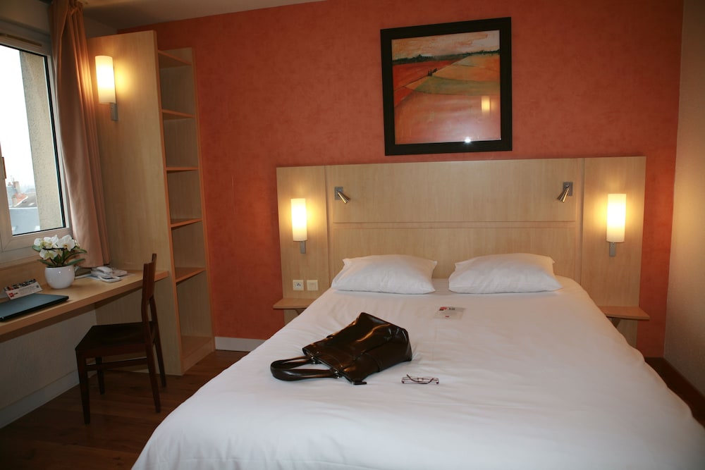 ibis Chateauroux 27/52