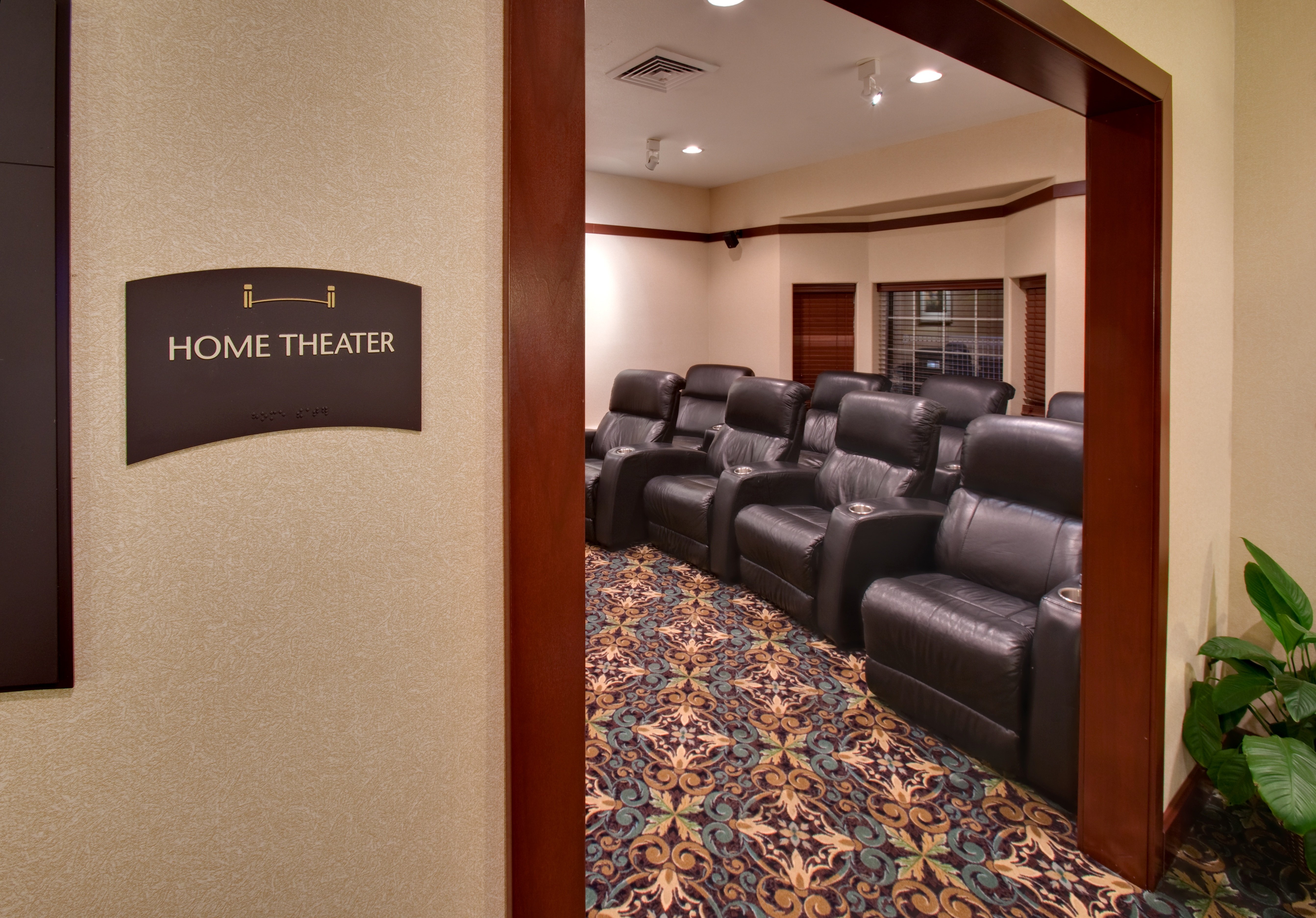 STAYBRIDGE SUITES ROCKFORD 68/73