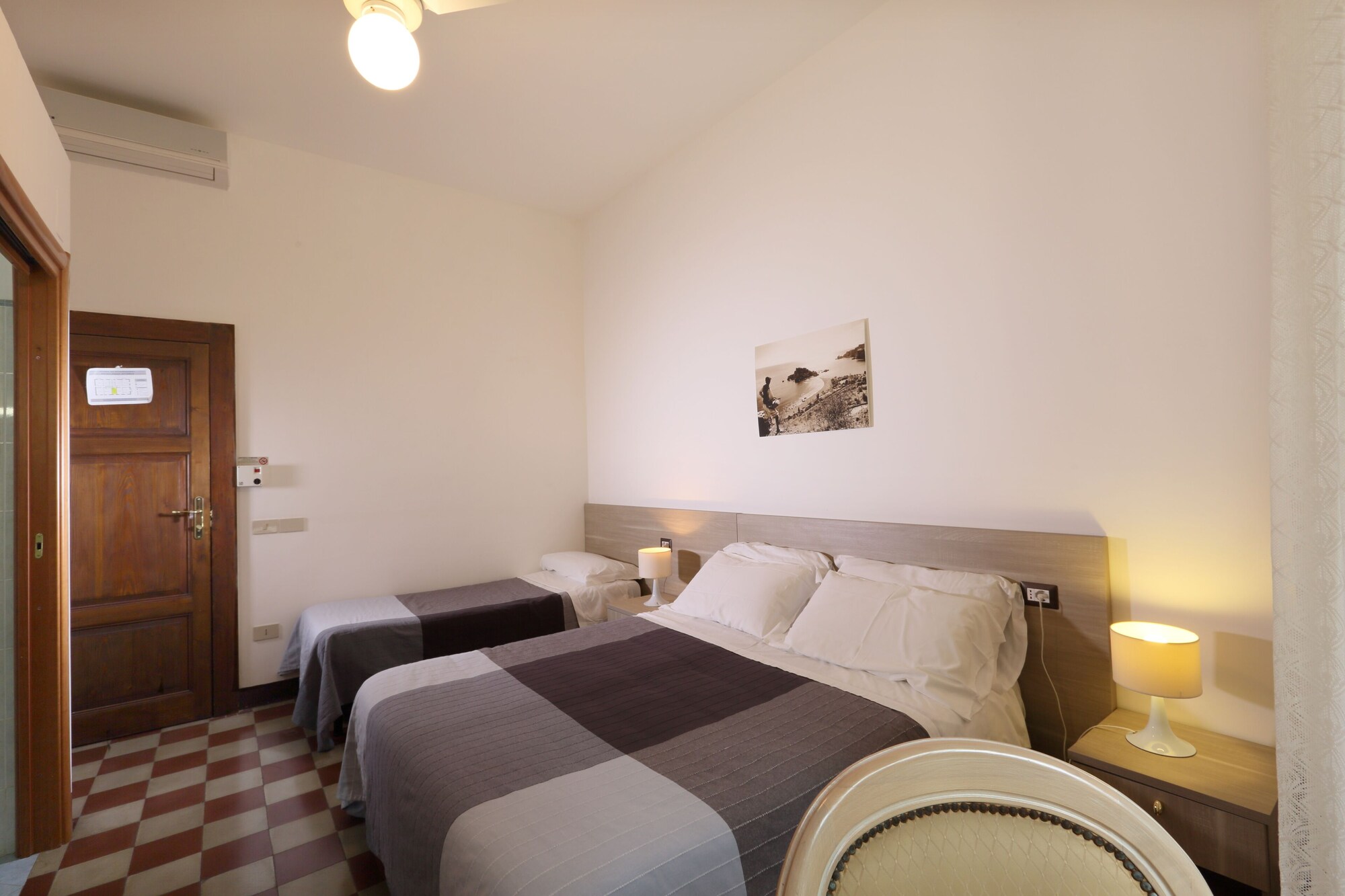 ECONOMY, DOUBLE OR TWIN BED