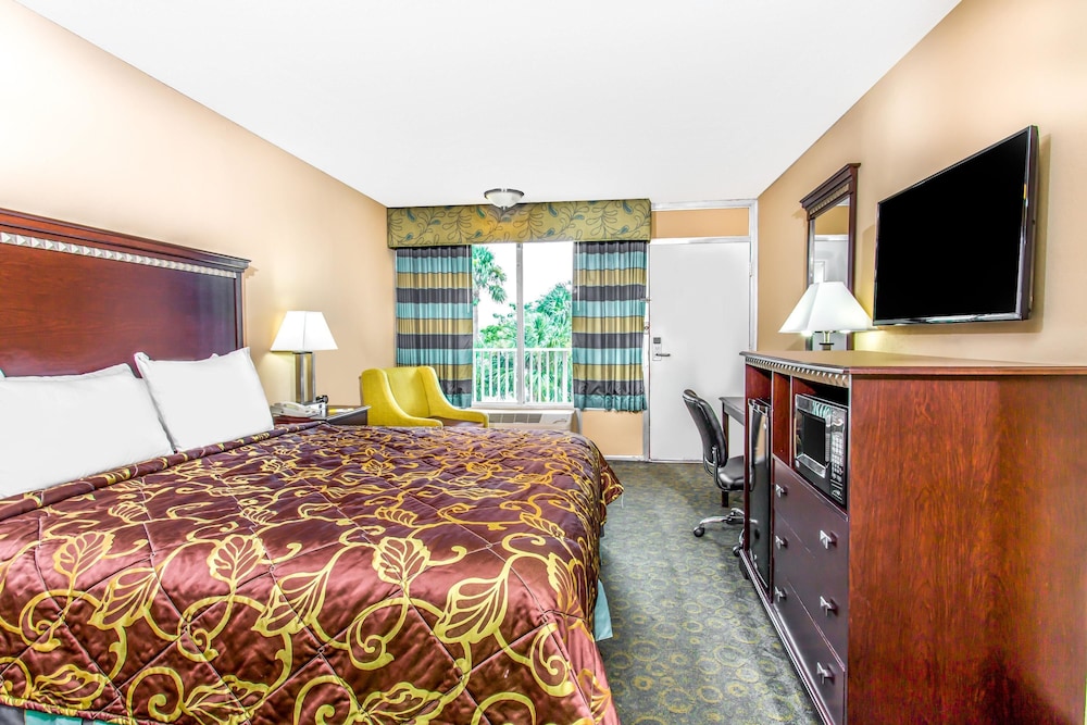 Room at Days Inn Fort Lauderdale Airport North Cruise Port, FORT LAUDERDALE - FL