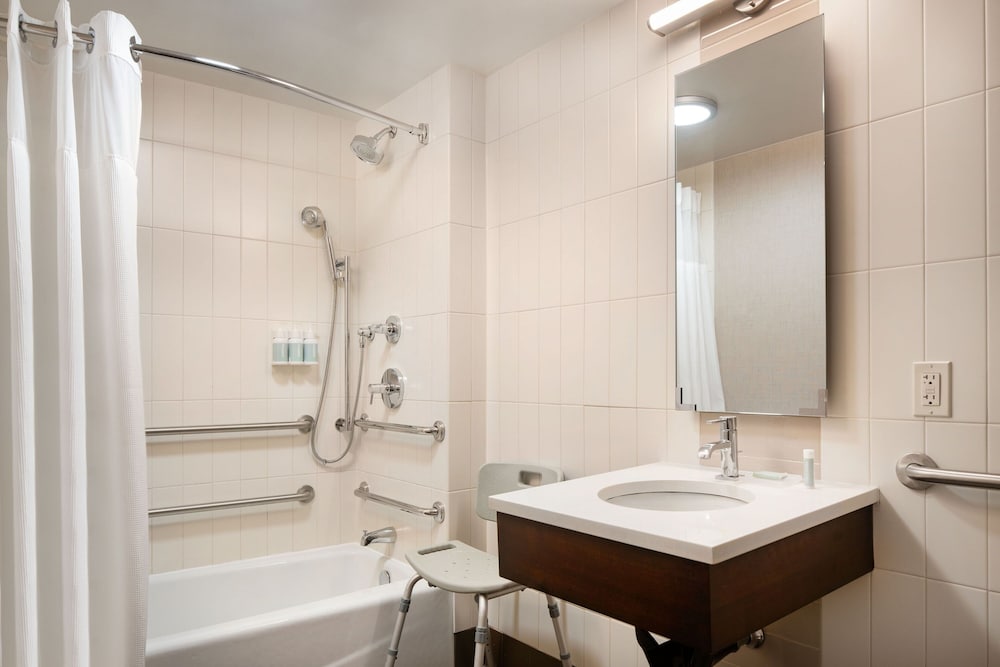 1 Bedroom, King Bed, Sofa, Residence Inn by Marriott New York Manhattan/ Midtown Eastside 4/6
