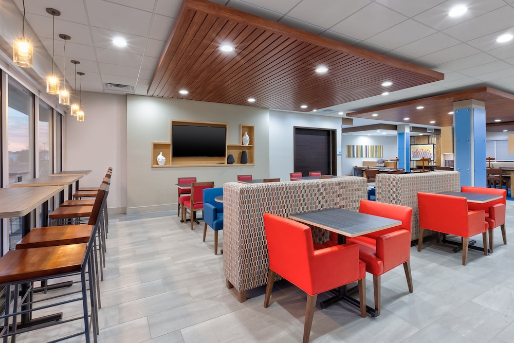 Holiday Inn Express And Suites Wooster 38/47