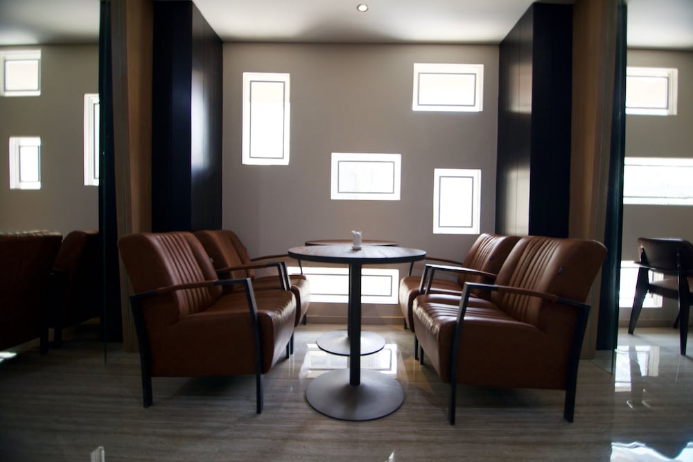 Verse Luxe Hotel Wahid Hasyim 30/50