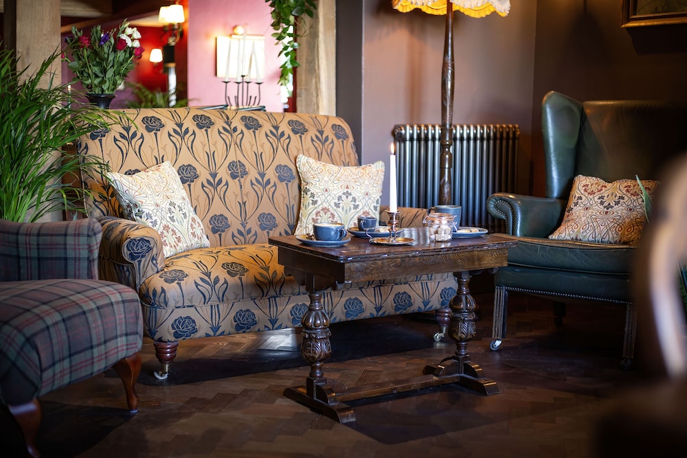 The White Hart 33/50