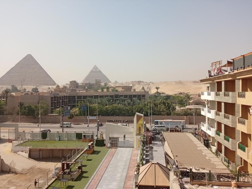 Regency Pyramids View Hotel 53/57