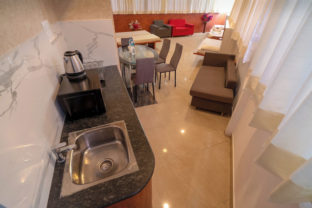 4 Seasons Suites 41/50