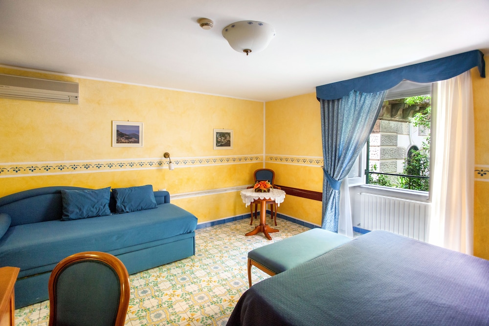 Hotel Amalfi 48/79