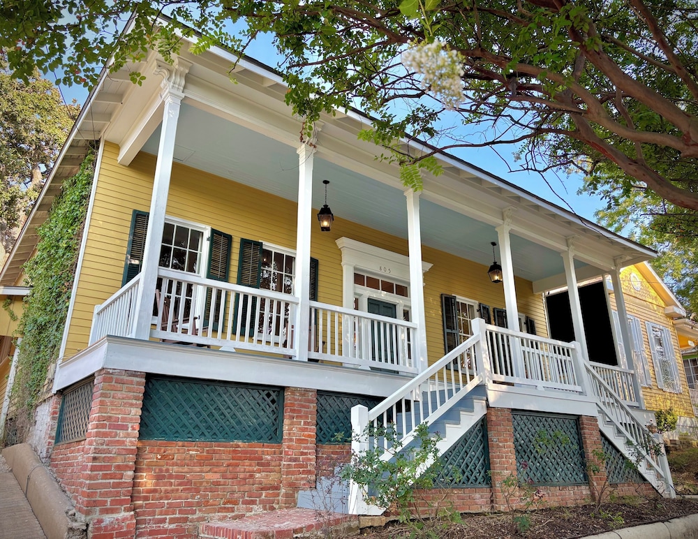Anchuca Historic Mansion & Inn 2/49