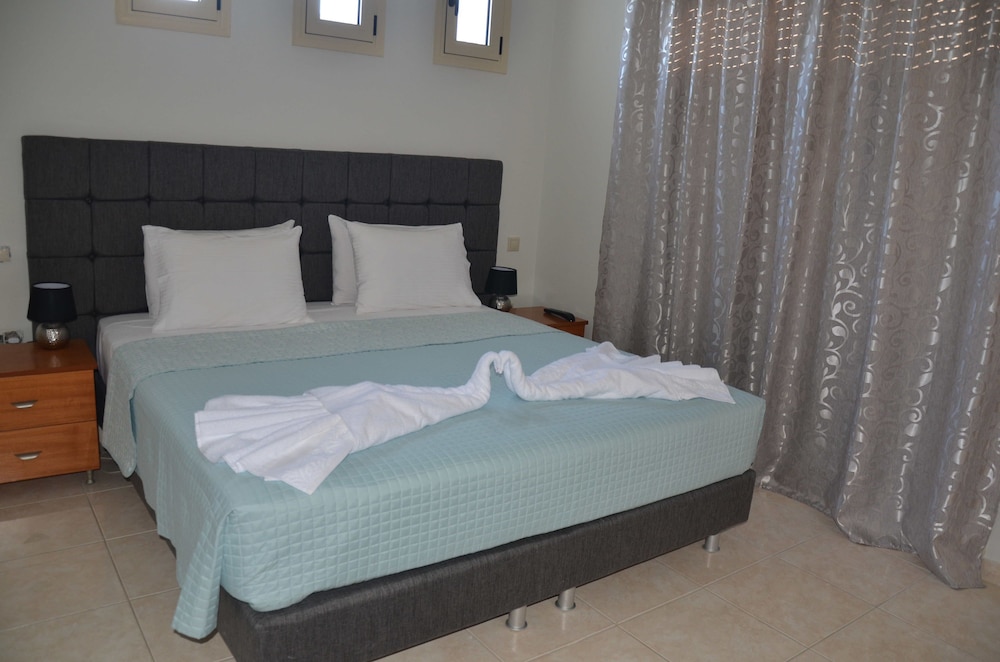 3 BEDROOMS, SUPERIOR, VILLA