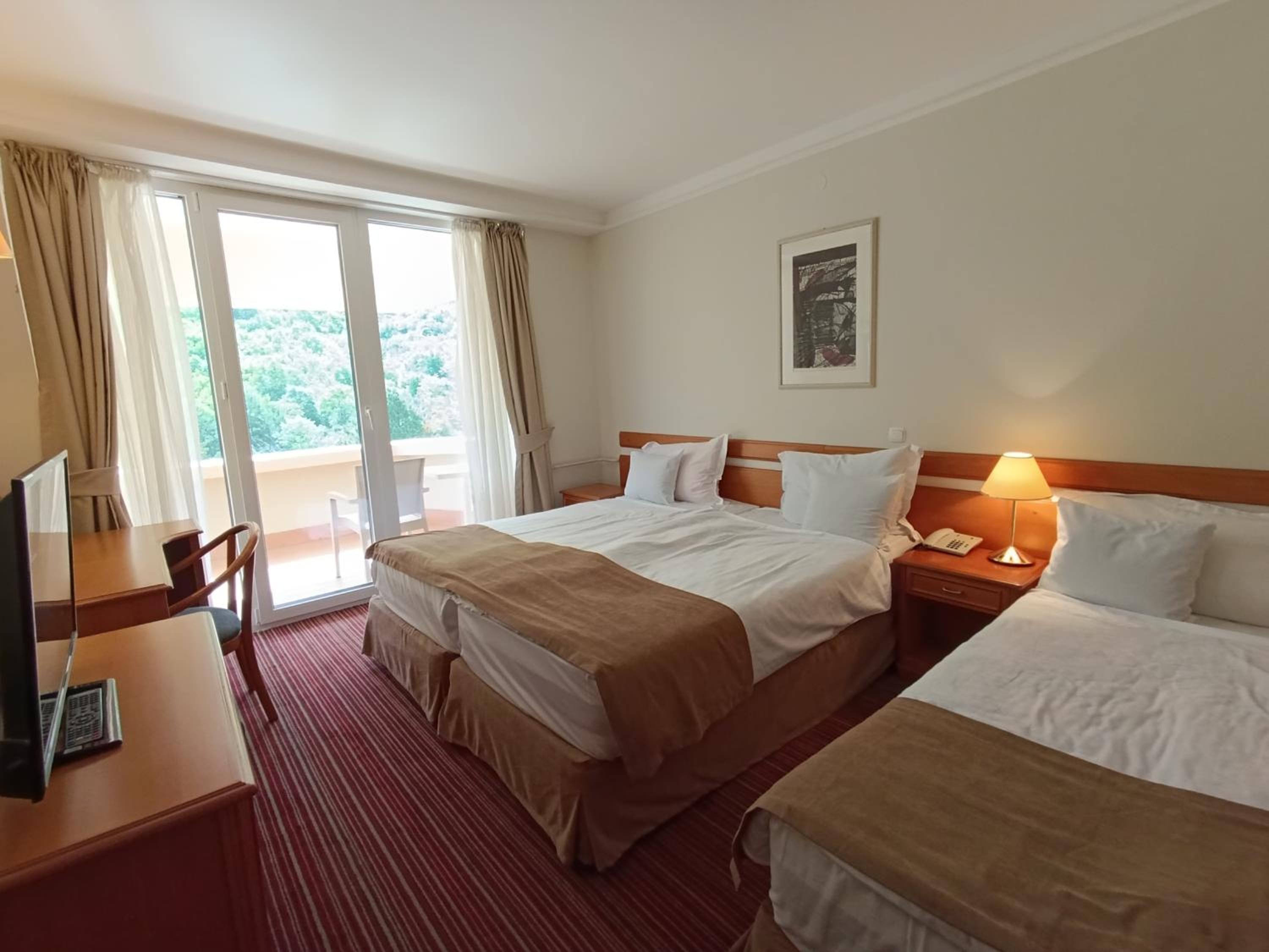 Metropol Hotel 12/54
