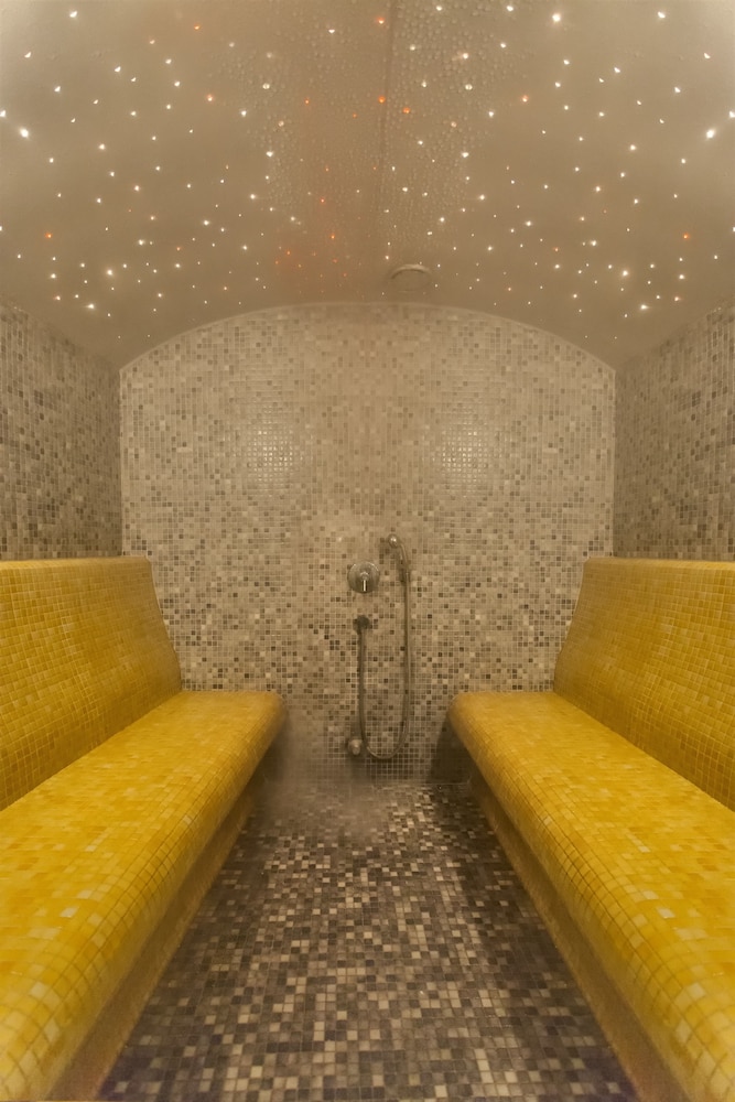 Anthill Suites 28/56