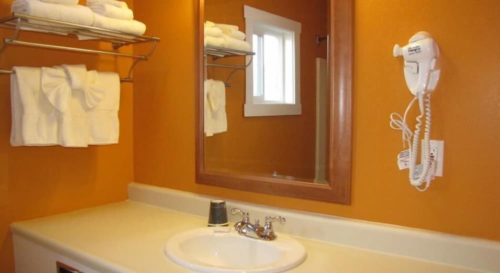 Coast Inn and Spa Fort Bragg 62/65