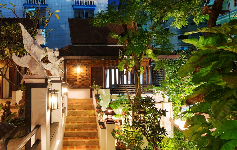 Yotaka Boutique Hotel Bangkok 71/74