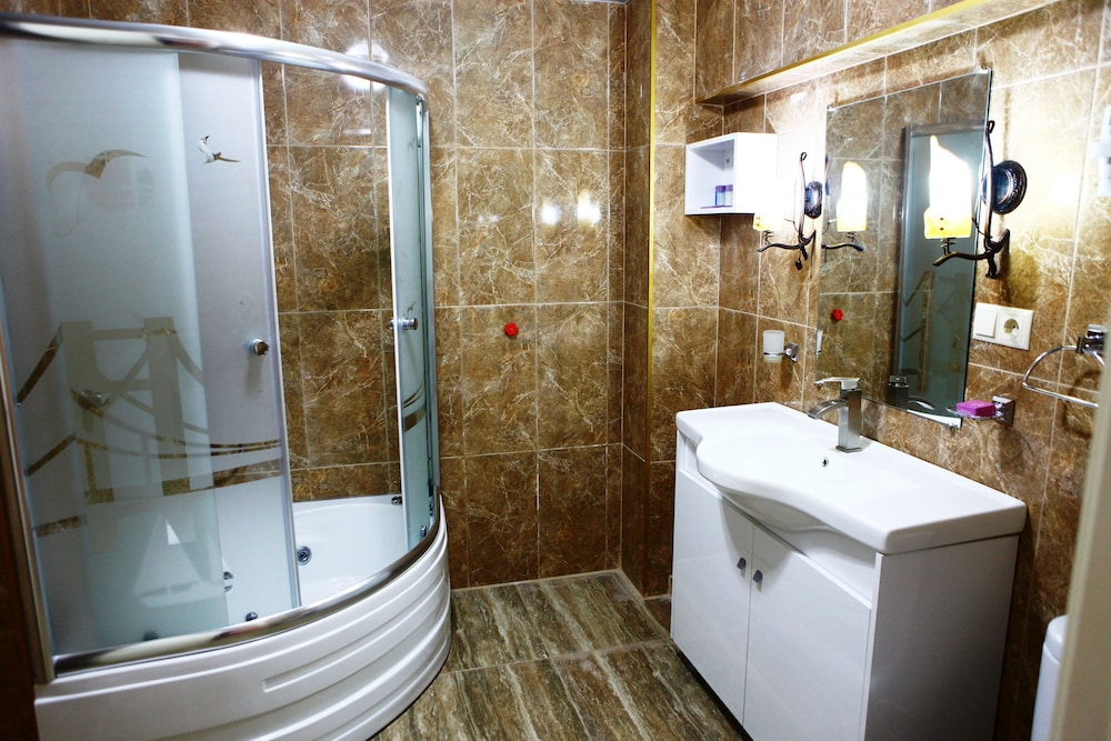 ADJARA BUTIK HOTEL 50/50