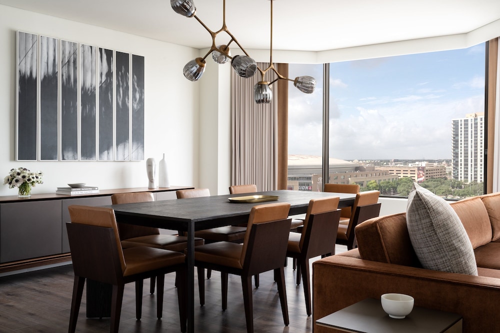 Four Seasons Houston 66/80