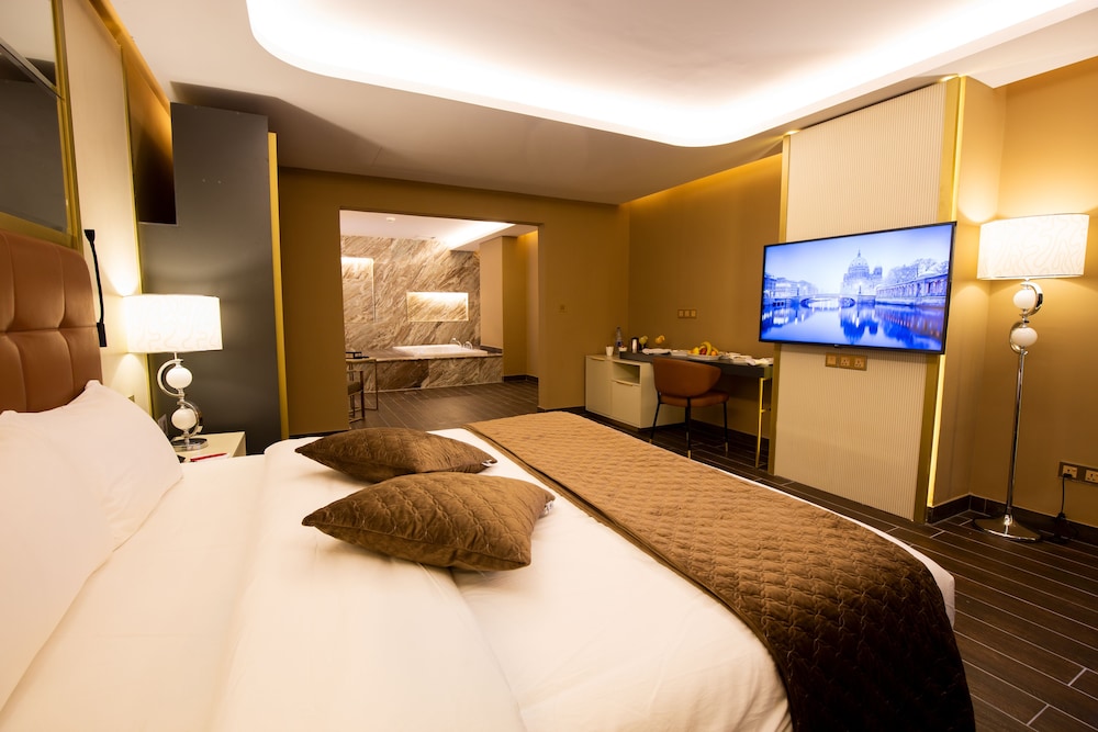 Petra Moon Luxury Hotel 8/30