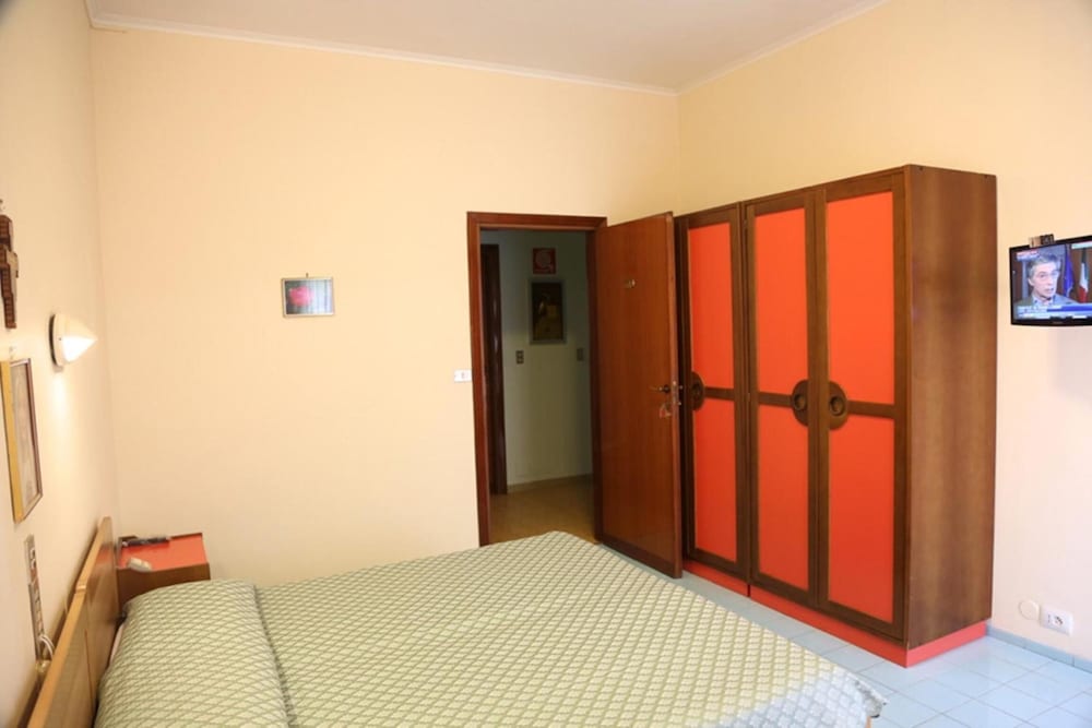 ROOM, TRIPLE