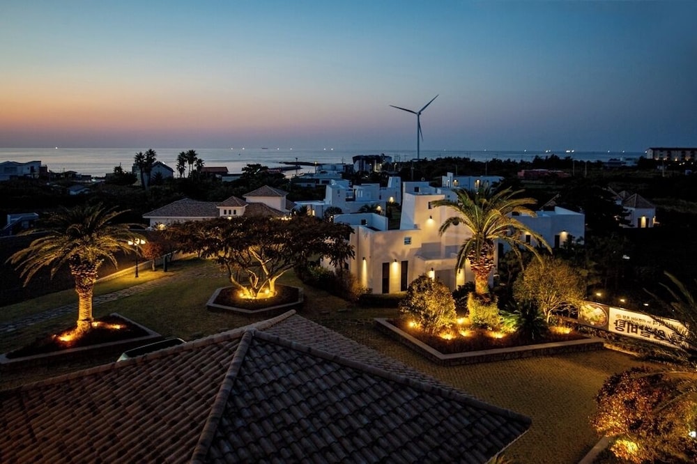 Libentia Hotel and Pool Villa 44/50