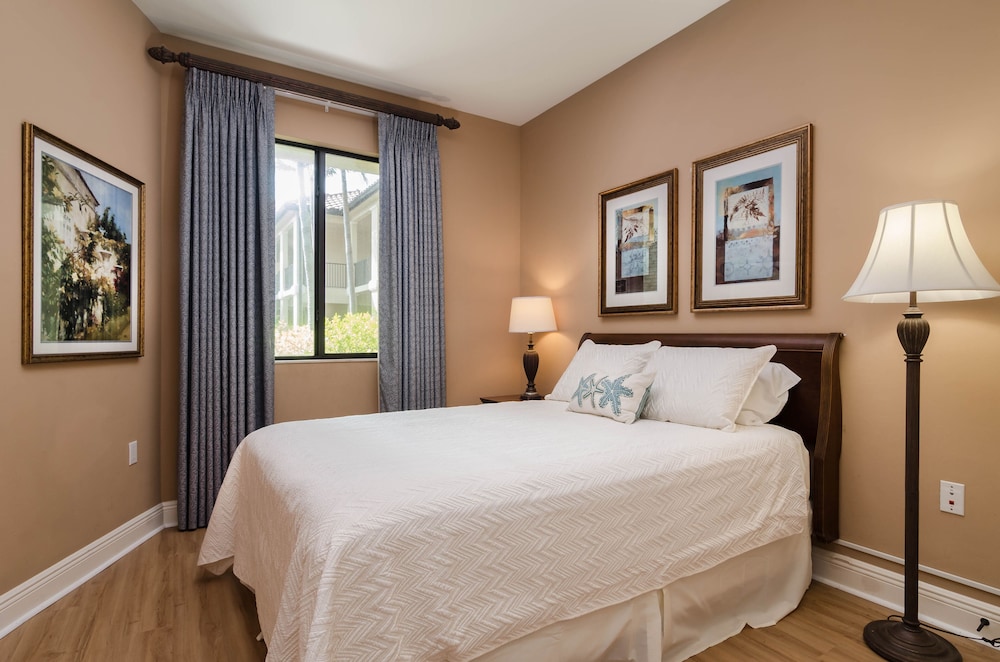 Naples Bay Resort 17/72
