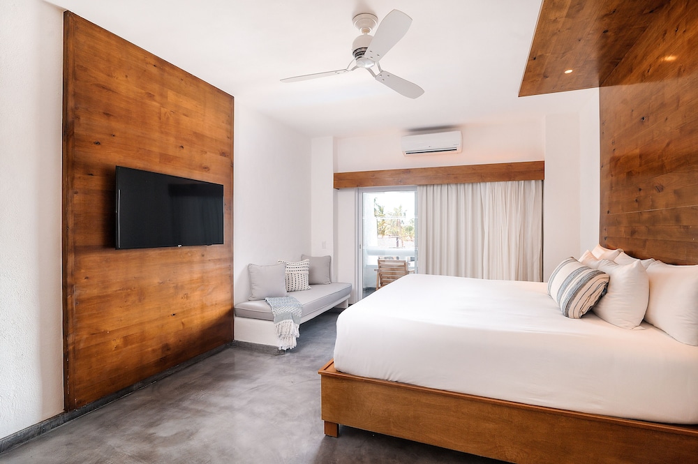 Bahia Hotel and Beach House 21/76