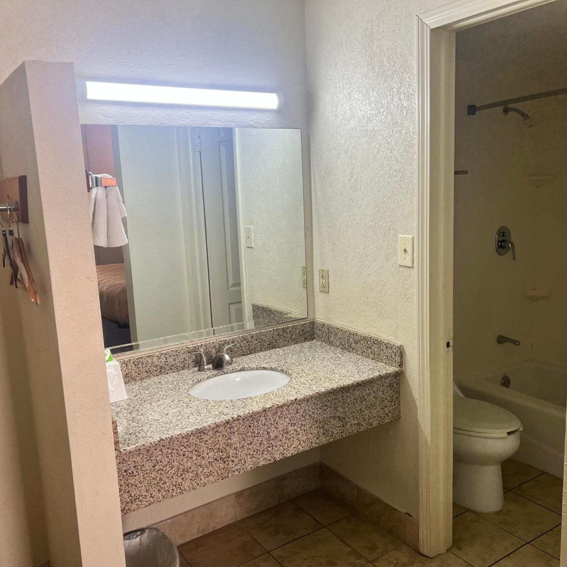 Americas Best Value Inn Tillmans Corner Mobile 35/36