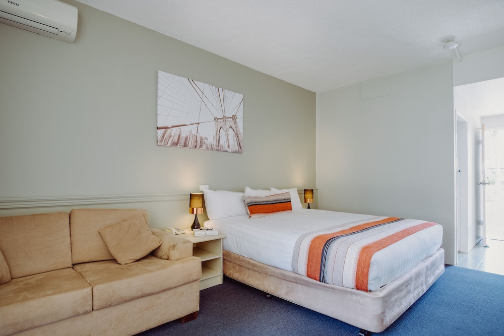 ARTESIAN SPA MOTEL 6/48
