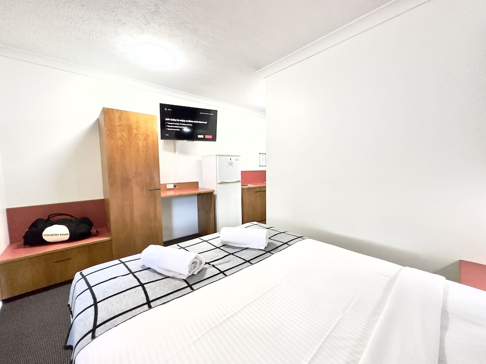 MACKAY RESORT MOTEL 23/65