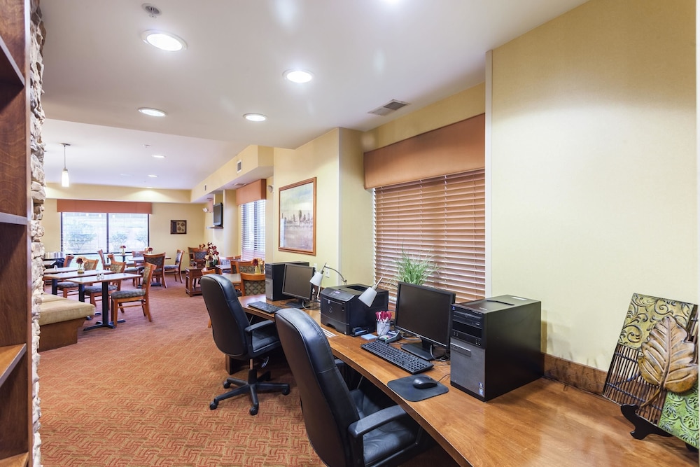 Comfort Suites East 38/42
