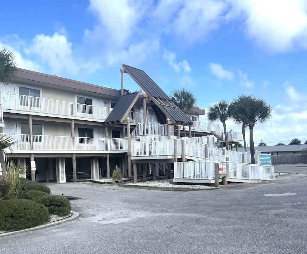 Soundside Holiday Beach Resort 6/64
