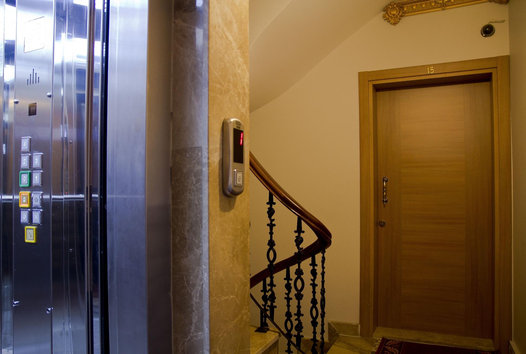 Borancik Suites 66/100