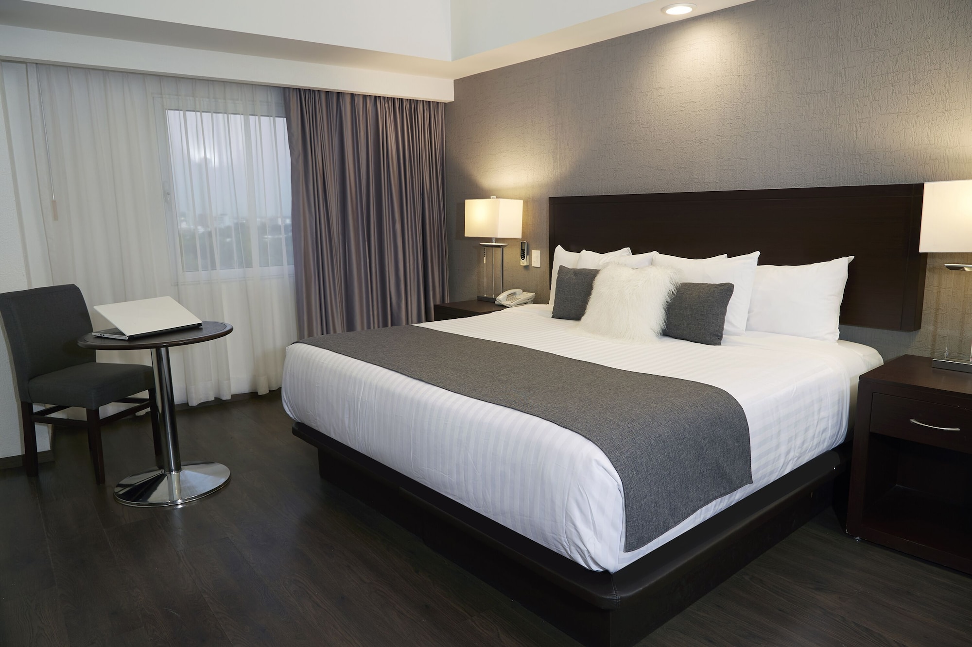 STANDARD, KING BED