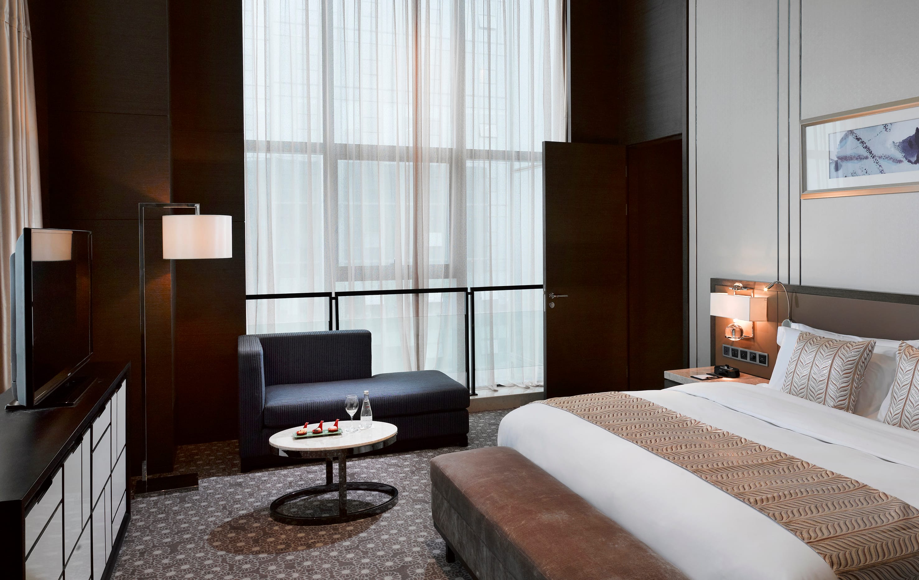 The Level, Business, Suite