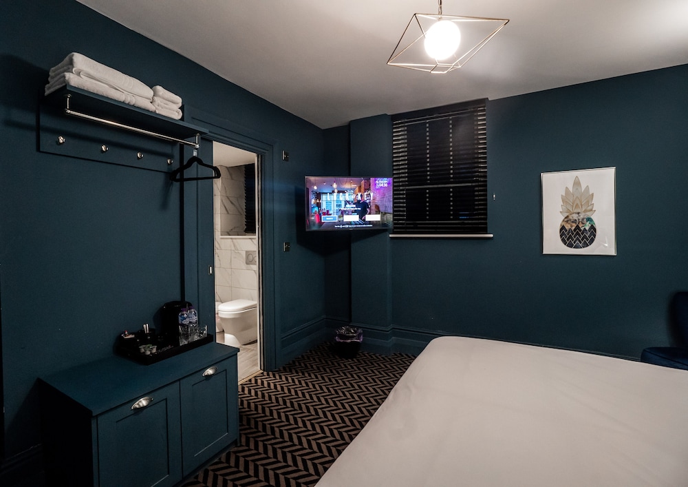 Lock & Key Hotel 19/69