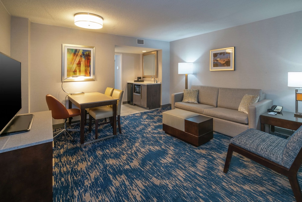 Embassy Suites Alexandria Old Town 28/51
