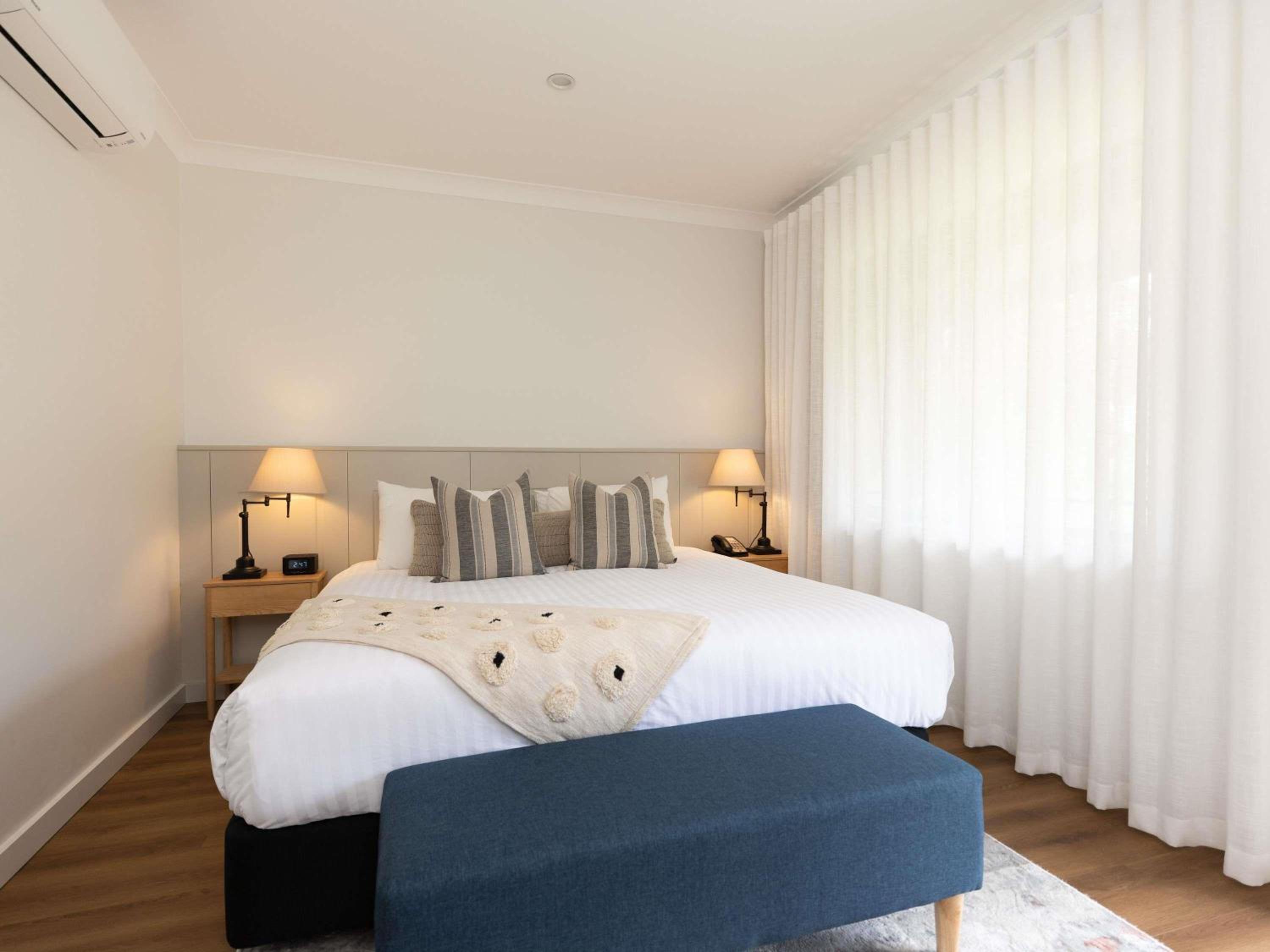 Deluxe, Suite, King Bed, Garden Side